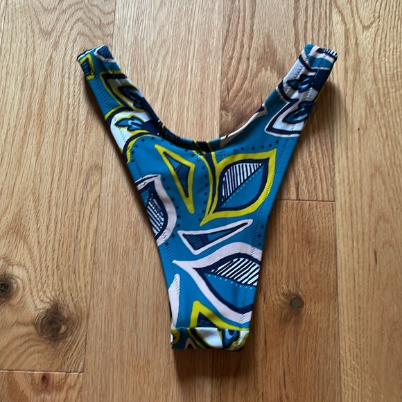 AERIE || High Leg Cheeky Bottom size XS - Picture 6 of 6